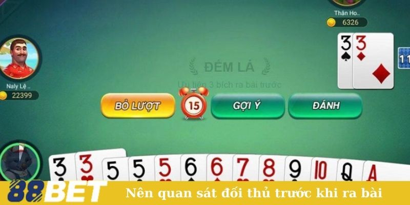 Nên quan sát đối thủ trước khi ra bài